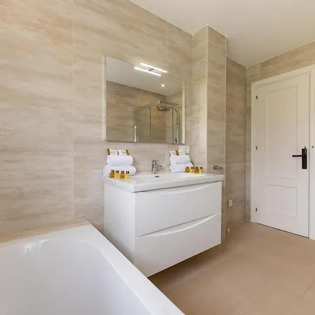 Sirio: Golf-front Retreat With Private Heated Pool
